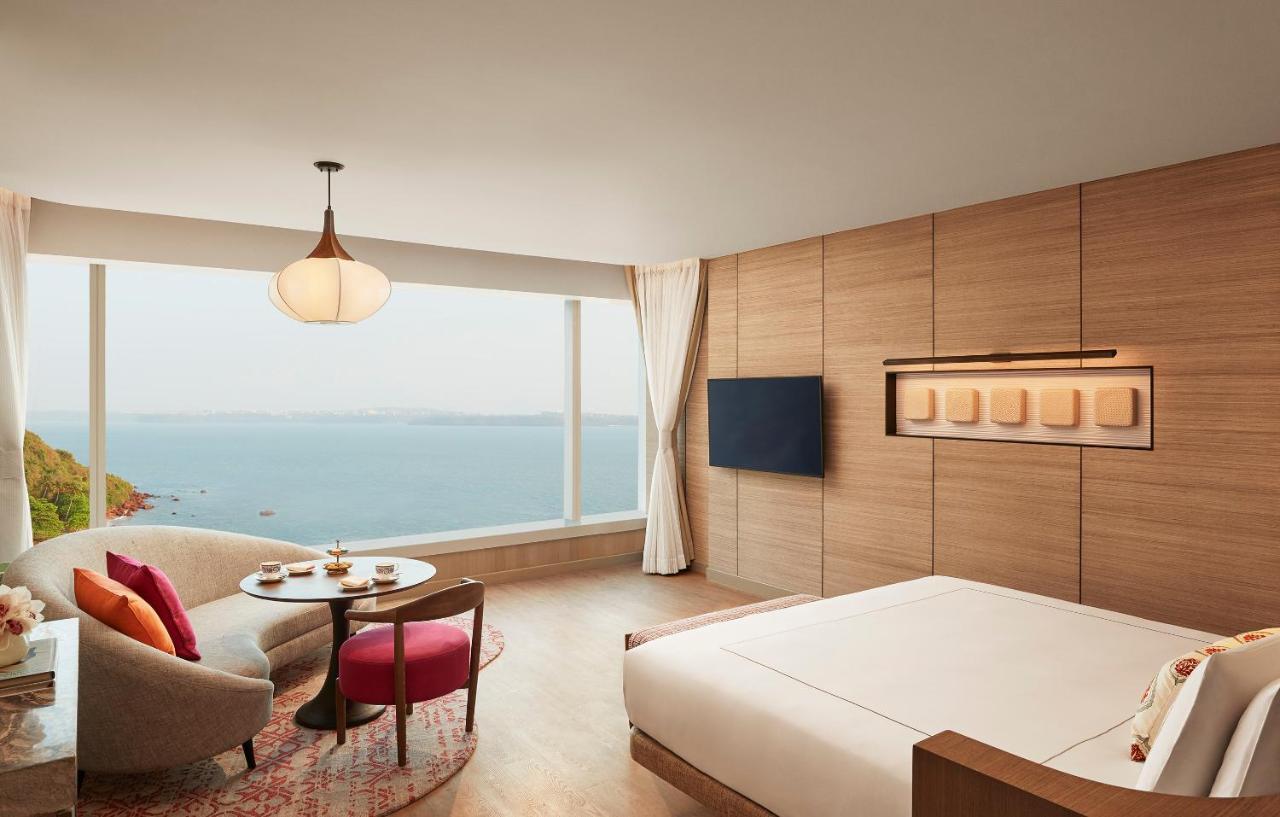 Taj Cidade De Goa Horizon, Goa ปณชี ภายนอก รูปภาพ A room at the hotel