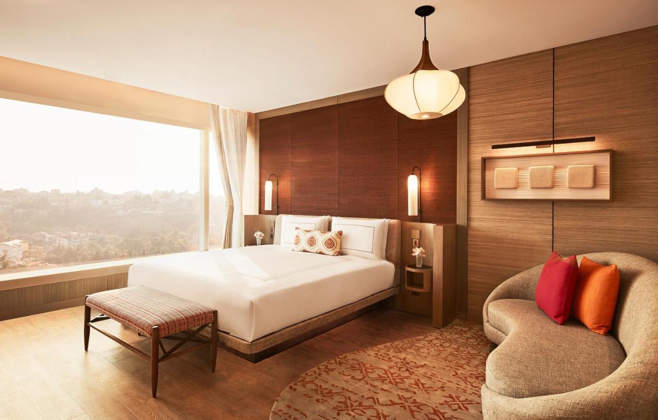 Taj Cidade De Goa Horizon, Goa ปณชี ภายนอก รูปภาพ A bedroom at the Taj Mahal Palace