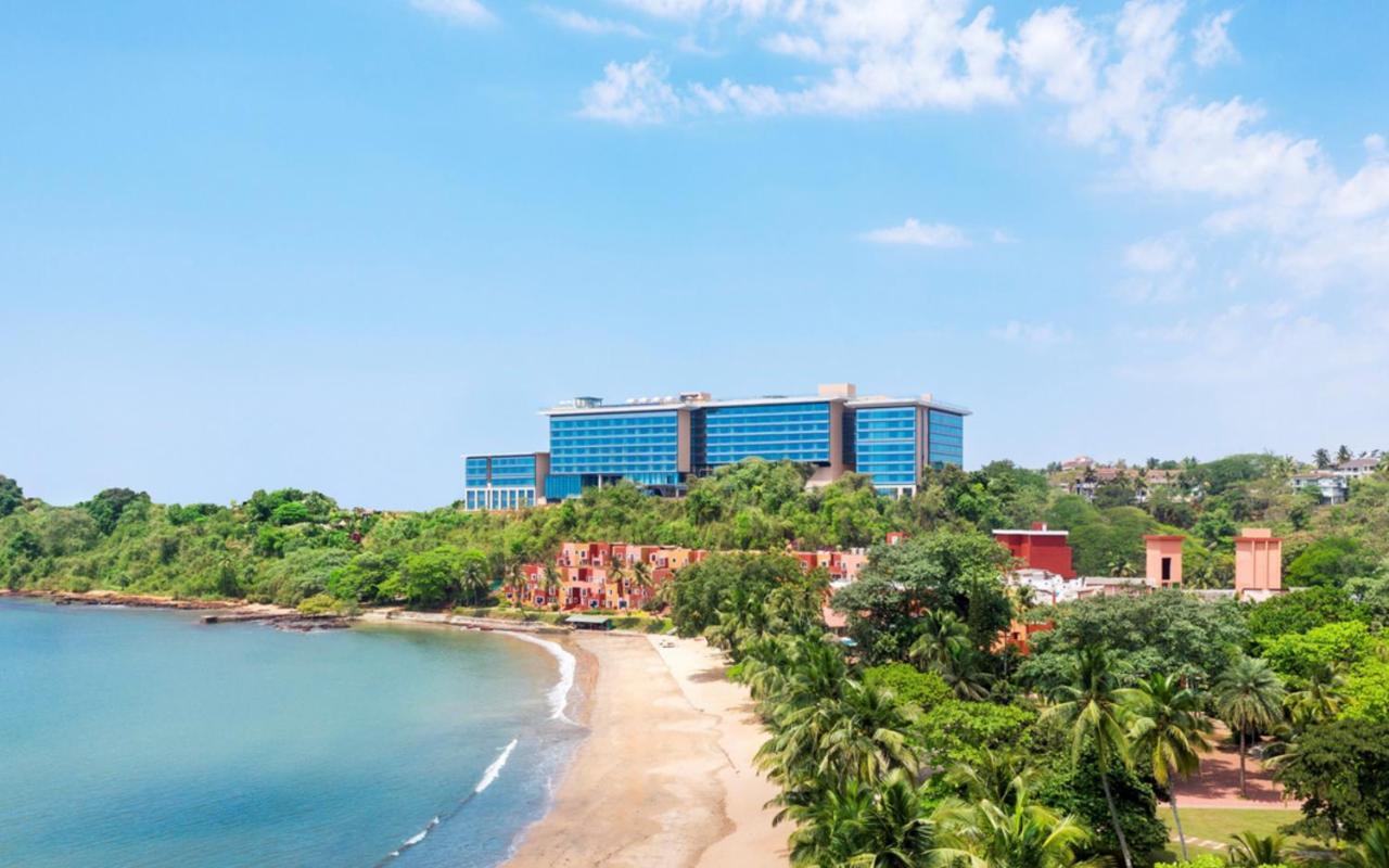 Taj Cidade De Goa Horizon, Goa ปณชี ภายนอก รูปภาพ View of the hotel from the beach
